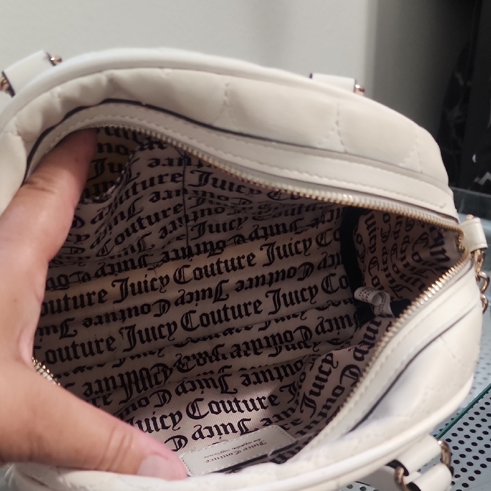 Juicy Couture Quilted White Heart Bag With Crossbody Strap - Picture 4 of 14